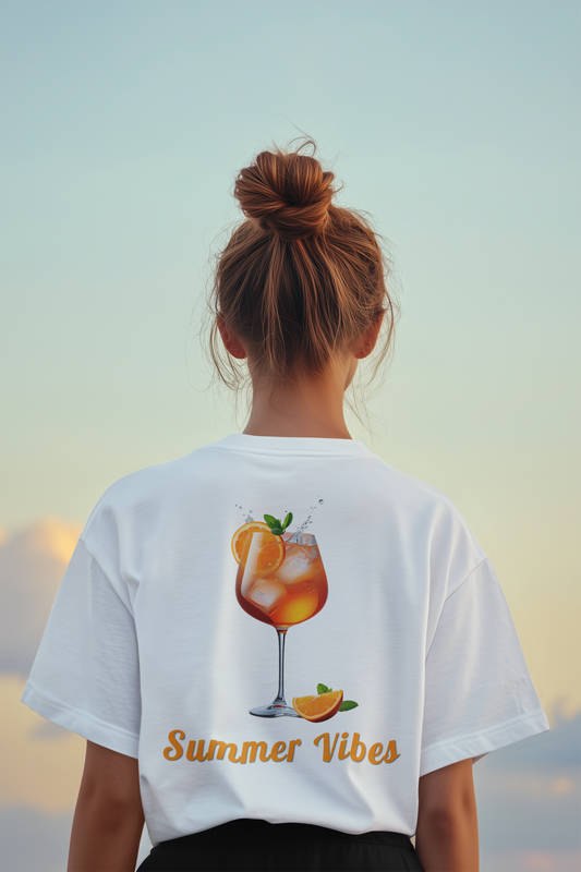 Summer Vibes 2026 Unisex T-Shirt – Cocktail Design mit großem Backprint & minimalem Frontprint